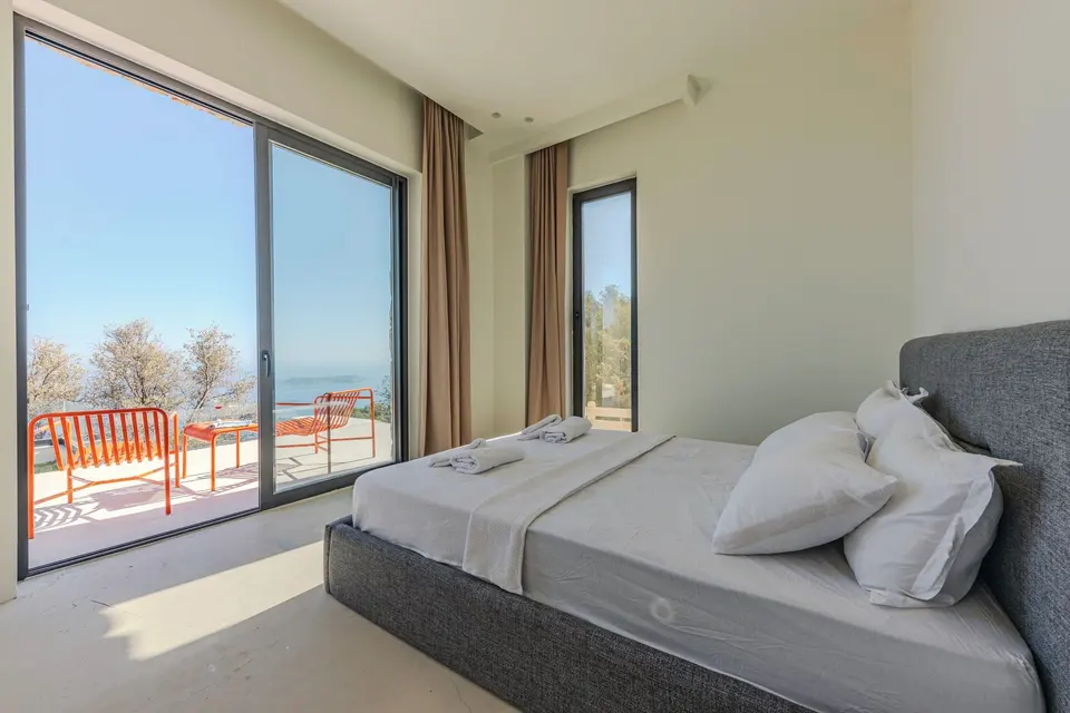 Sea View Apartment — 3